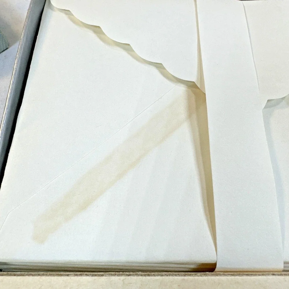 Petite Scalloped Fine Stationary 24 Sheets/18 Envelopes NIB